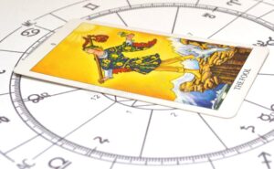 astrologija tarot